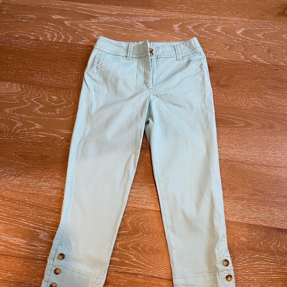 Womens size 8 capri pants-